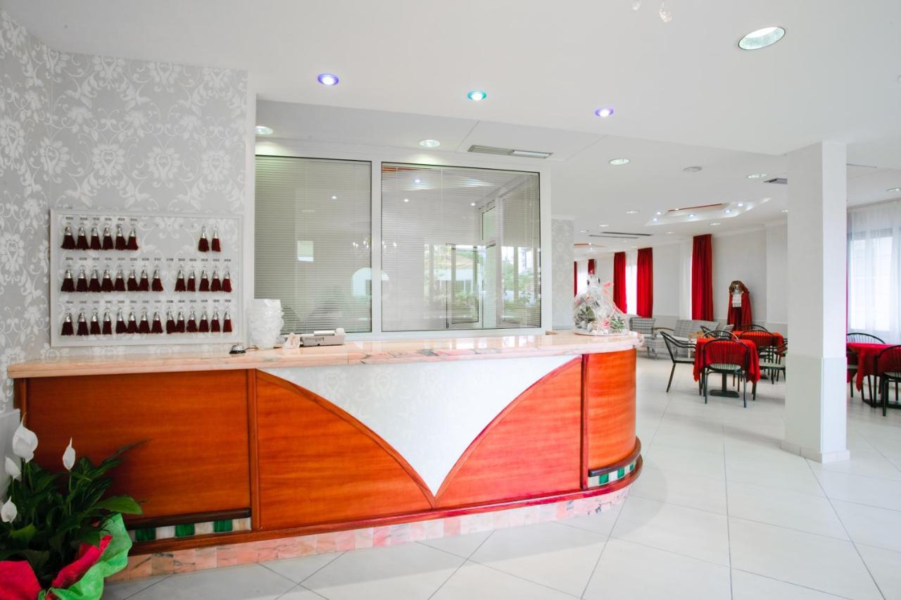 Hotel Le Lune Gatteo a Mare Kültér fotó